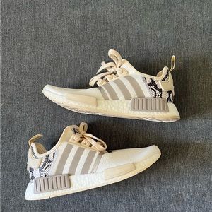 Womens Adidas NMD R1 Sneakers